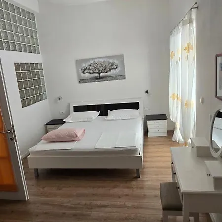 Noa ヴィラ マカルスカ