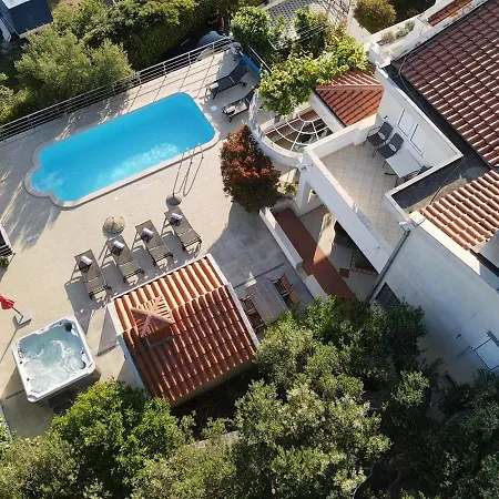 Noa Villa *