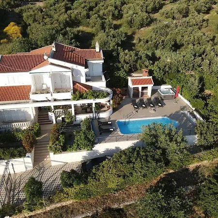 Noa Villa *