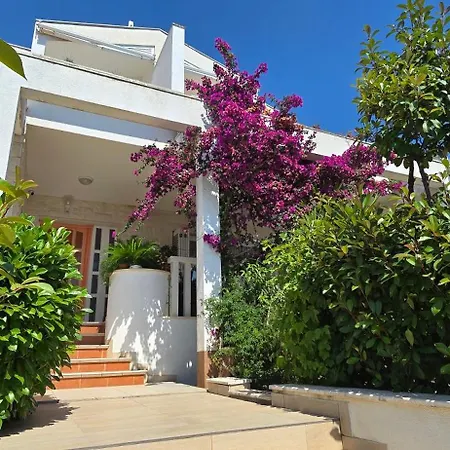 Noa * מאקרסקה